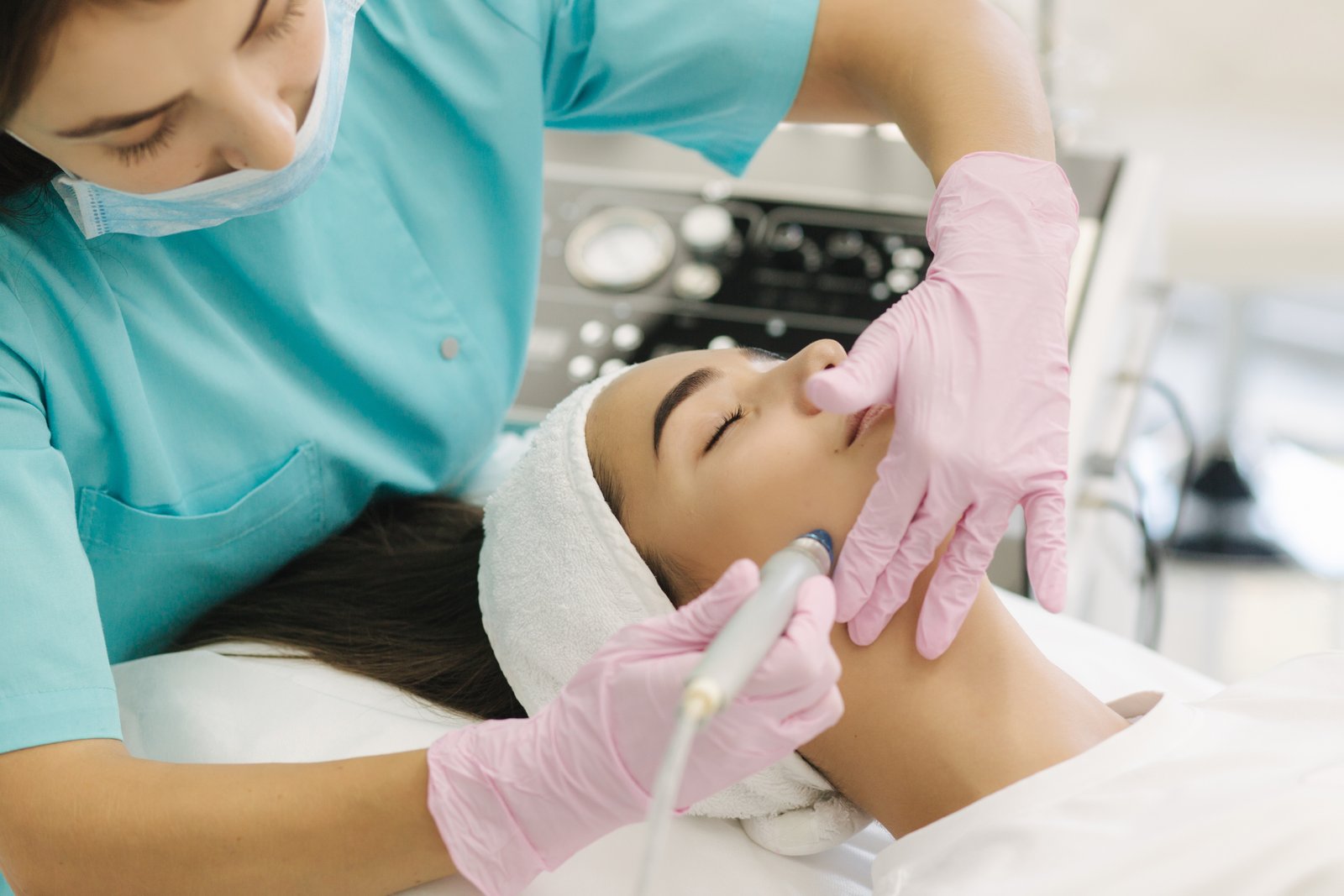 Close-up of woman getting facial hydro microdermabrasion peeling treatment. Female at cosmetic beauty spa slinic. Hydra vacuum cleaner. Cosmetology Close-up of woman getting facial hydro microdermabrasion peeling treatment. Female at cosmetic beauty spa slinic. Hydra vacuum cleaner. Cosmetology